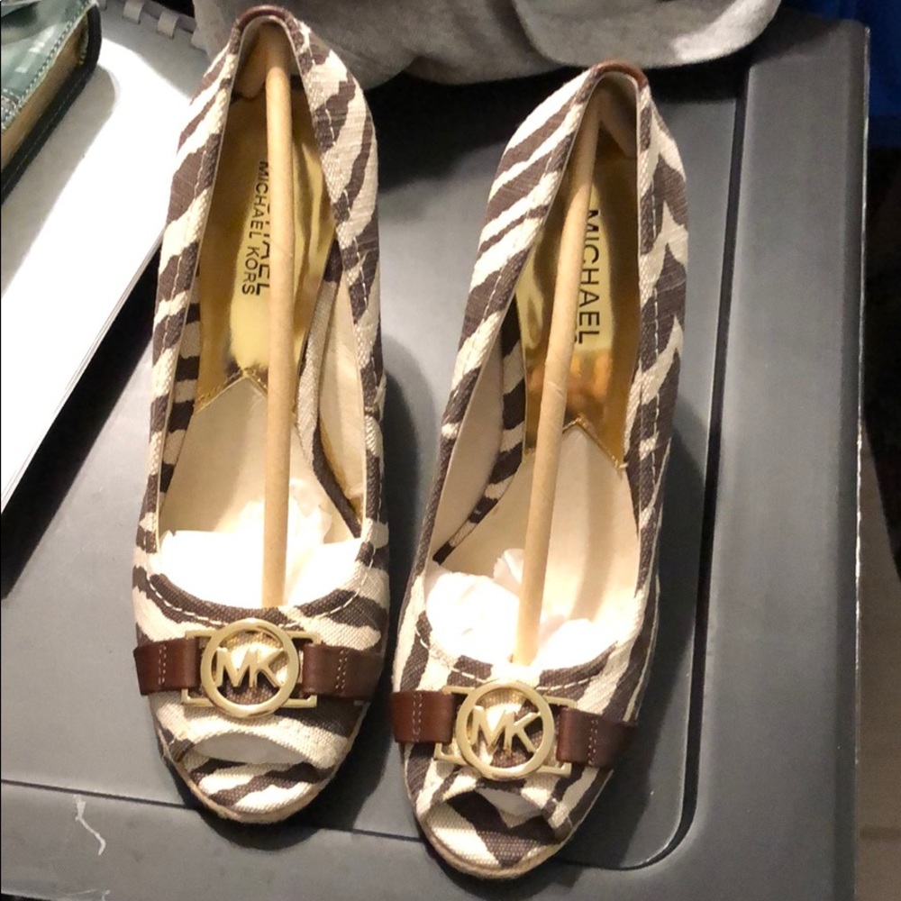 Michael kors wedges size 7! NEVER WORN!